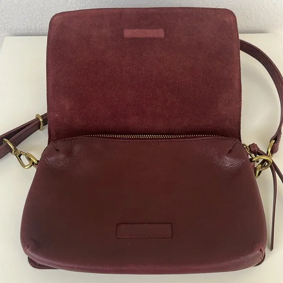 Madewell The Flap Convertible Crossbody Bag in Dark Cabernet
